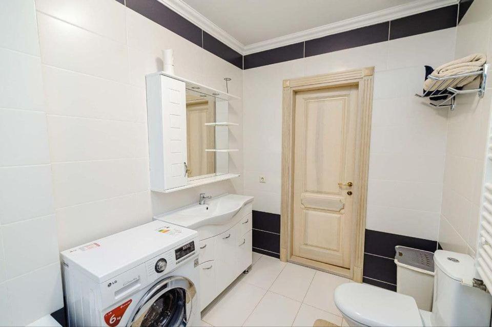Cathedral Park And Pedestrian Zone Ultracentral Cozy Apartment In Chisináu Exterior foto